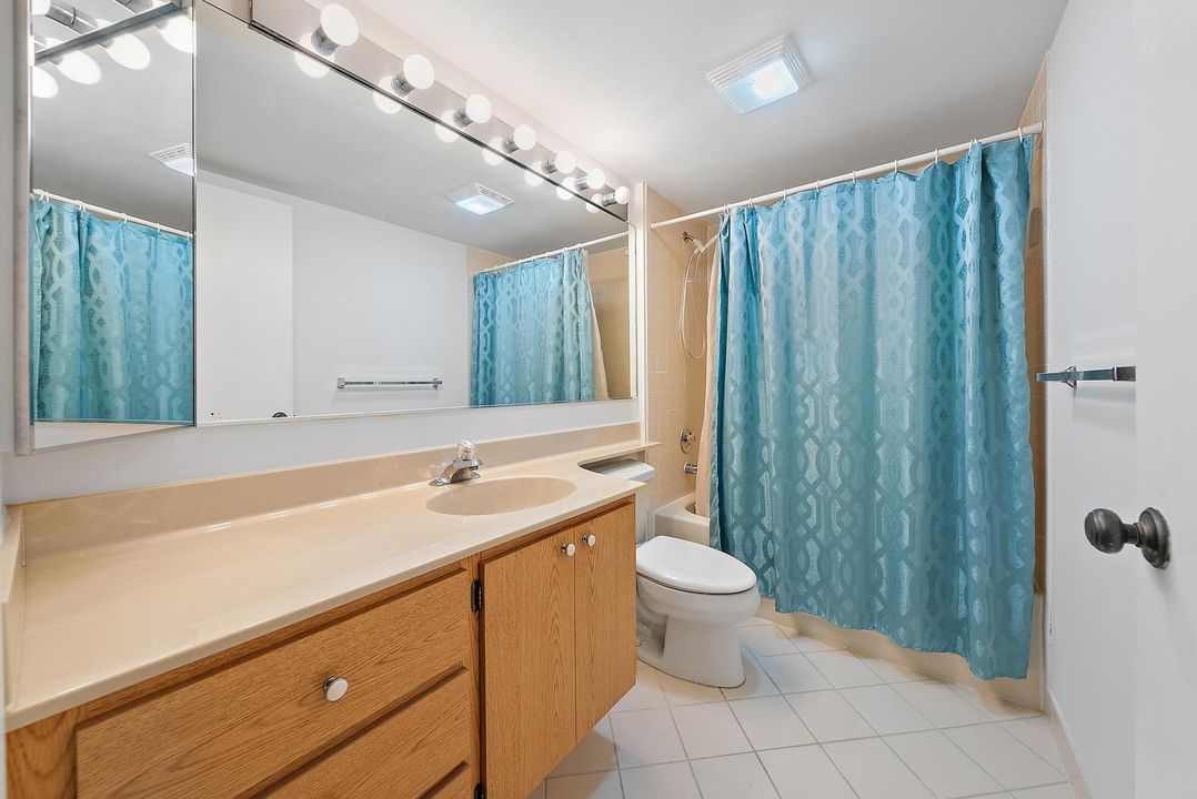 For Sale: $575,000 (2 beds, 2 baths, 1385 Square Feet)