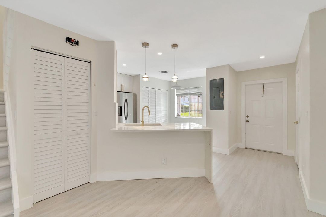 For Sale: $390,000 (3 beds, 2 baths, 1386 Square Feet)