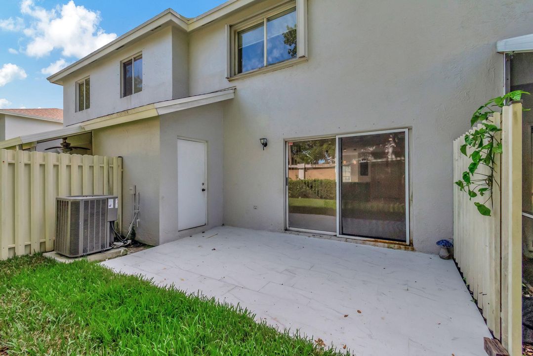 For Sale: $390,000 (3 beds, 2 baths, 1386 Square Feet)