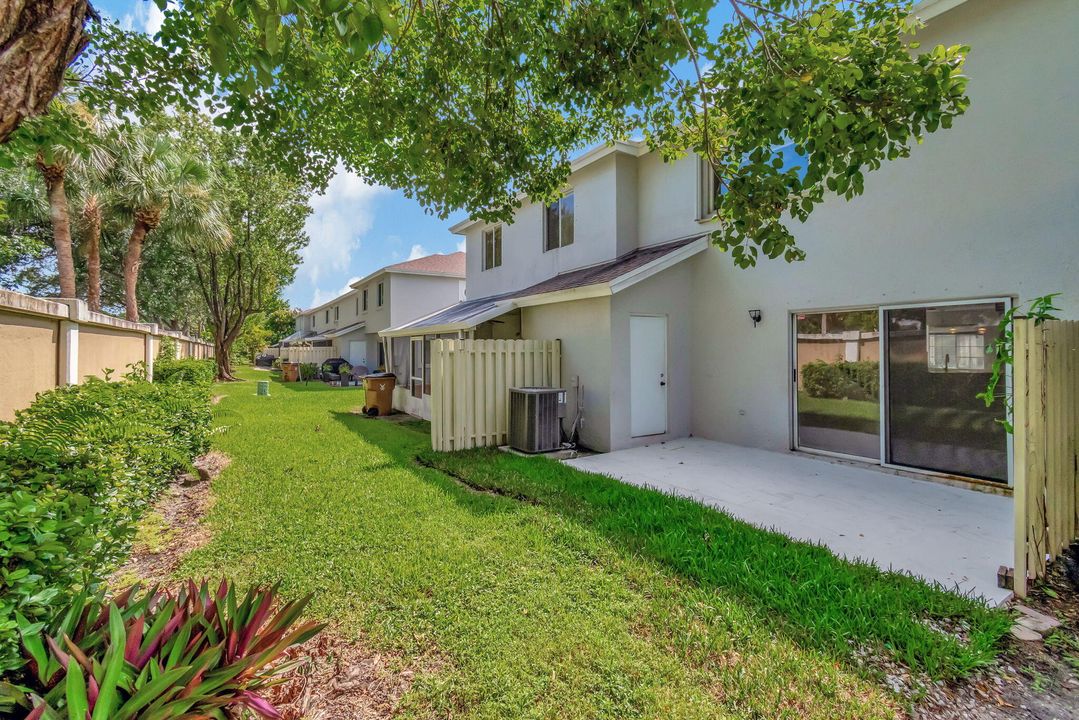 For Sale: $390,000 (3 beds, 2 baths, 1386 Square Feet)