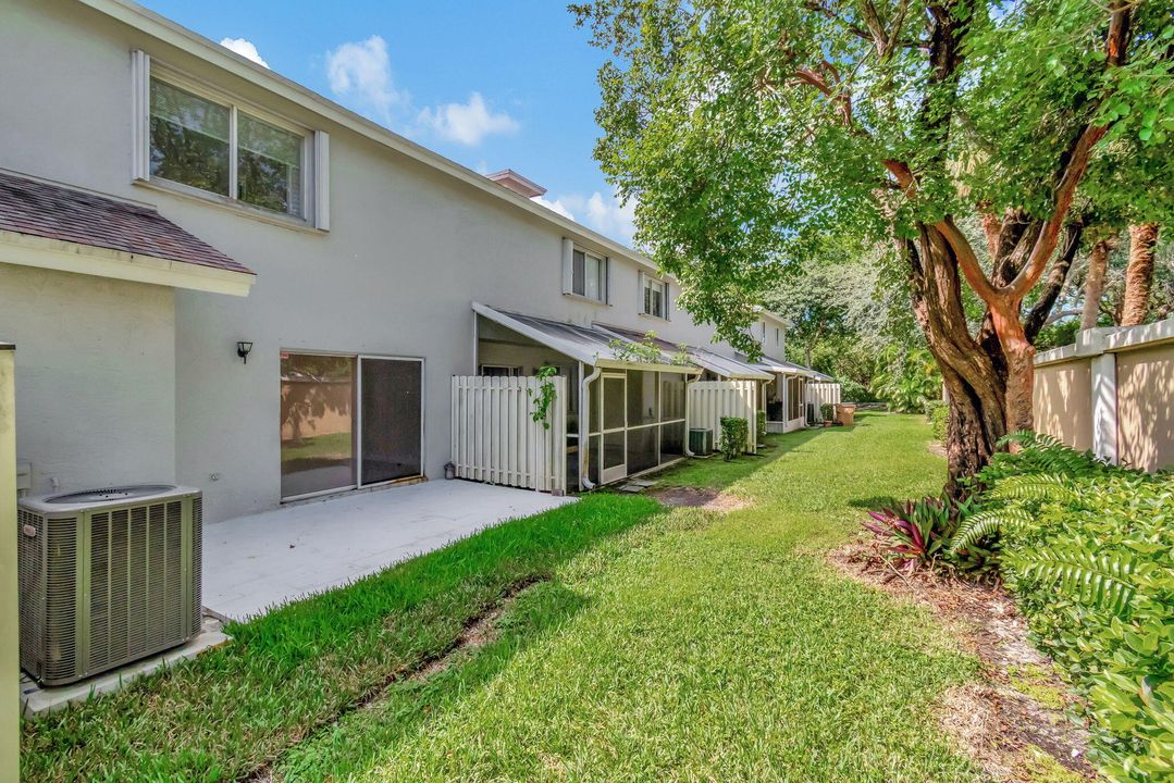 For Sale: $390,000 (3 beds, 2 baths, 1386 Square Feet)