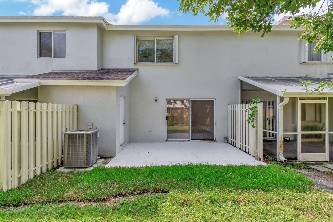 For Sale: $390,000 (3 beds, 2 baths, 1386 Square Feet)