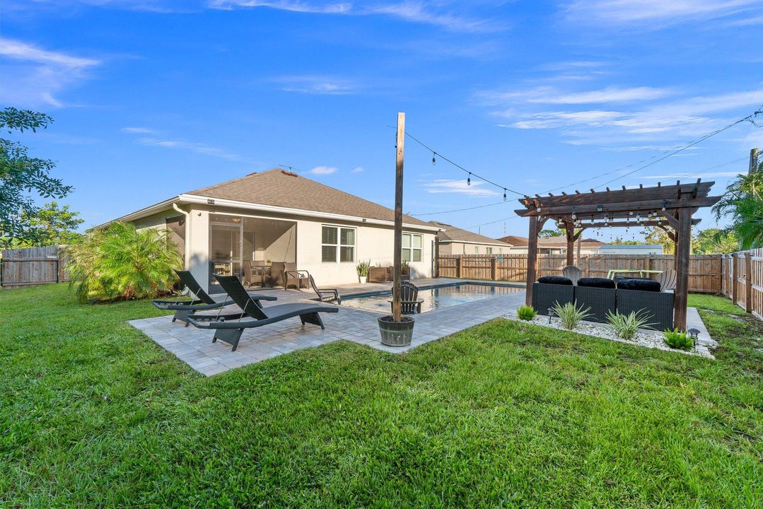 For Sale: $474,900 (4 beds, 2 baths, 1827 Square Feet)