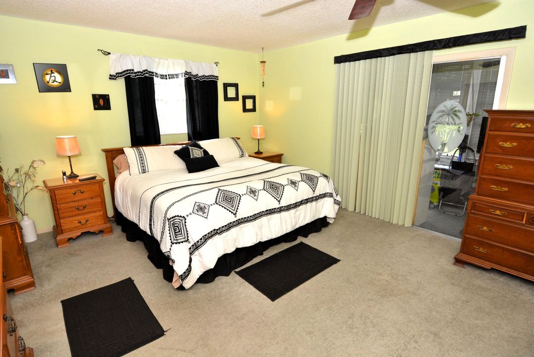 For Sale: $123,900 (1 beds, 1 baths, 747 Square Feet)