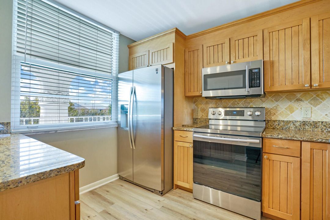 For Sale: $299,000 (2 beds, 2 baths, 1442 Square Feet)