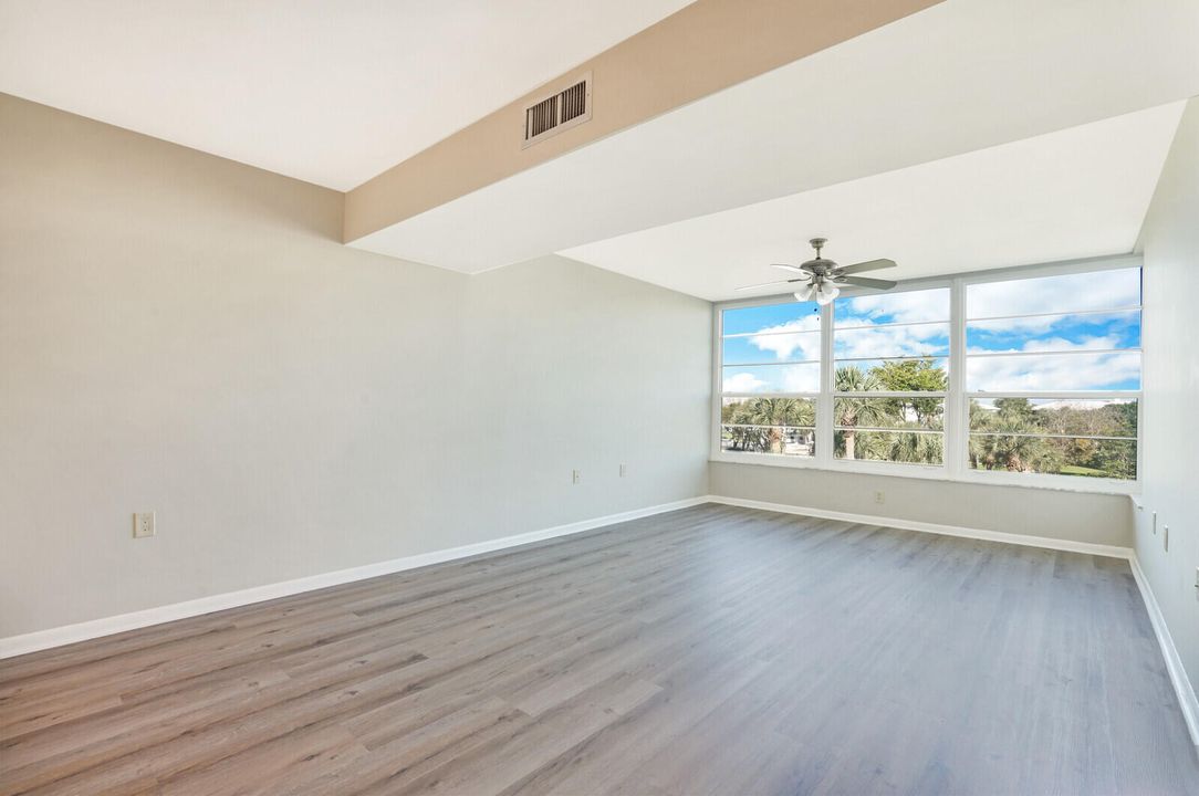 For Sale: $299,000 (2 beds, 2 baths, 1442 Square Feet)