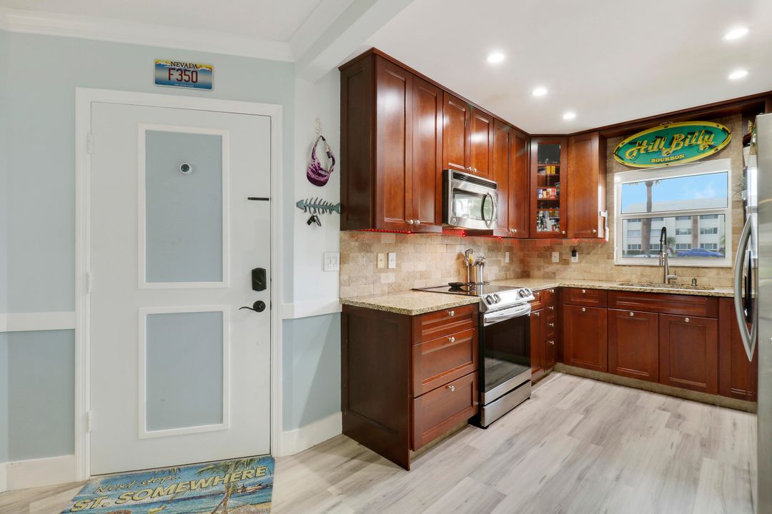 For Sale: $375,000 (2 beds, 2 baths, 1150 Square Feet)