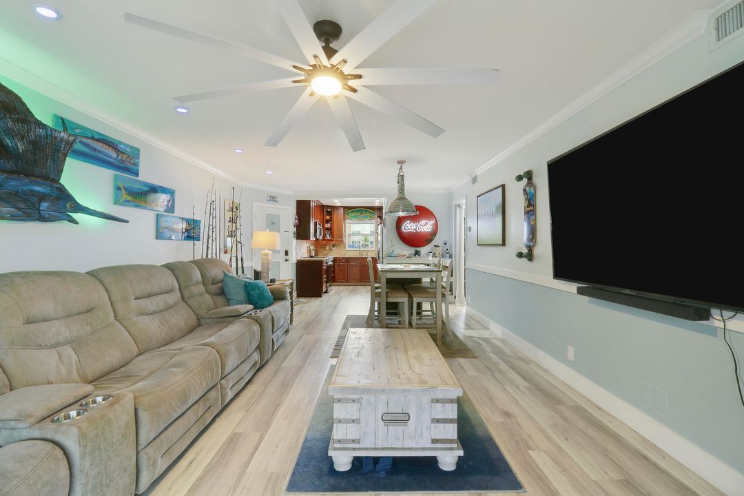 For Sale: $375,000 (2 beds, 2 baths, 1150 Square Feet)