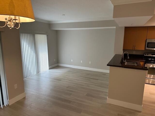 For Rent: $2,100 (1 beds, 1 baths, 643 Square Feet)