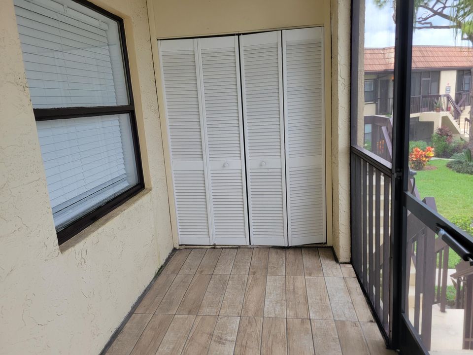 For Rent: $2,000 (2 beds, 2 baths, 735 Square Feet)