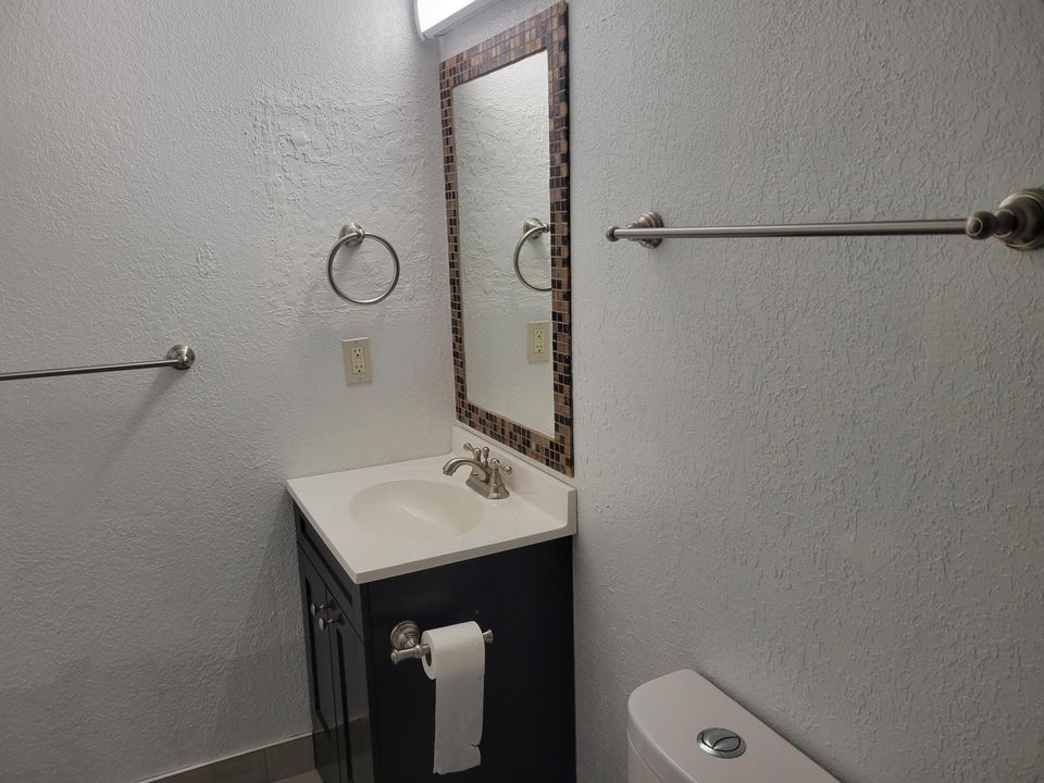 For Rent: $2,000 (2 beds, 2 baths, 735 Square Feet)