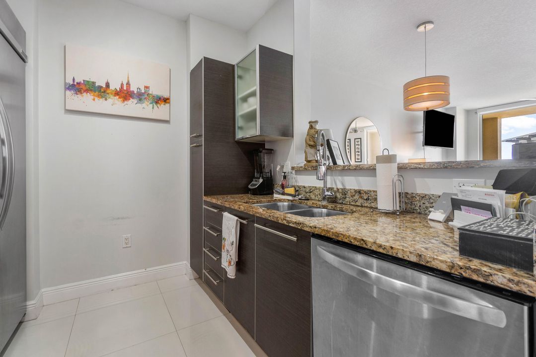 For Sale: $509,000 (1 beds, 1 baths, 755 Square Feet)