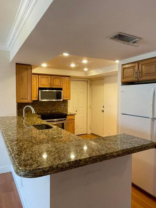 For Rent: $2,550 (2 beds, 2 baths, 1300 Square Feet)