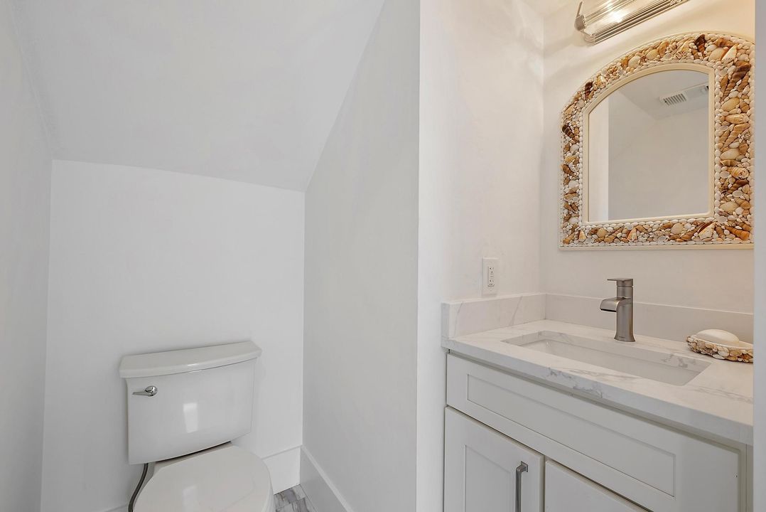 For Sale: $385,000 (2 beds, 2 baths, 1302 Square Feet)