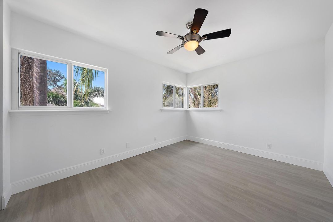 For Sale: $385,000 (2 beds, 2 baths, 1302 Square Feet)