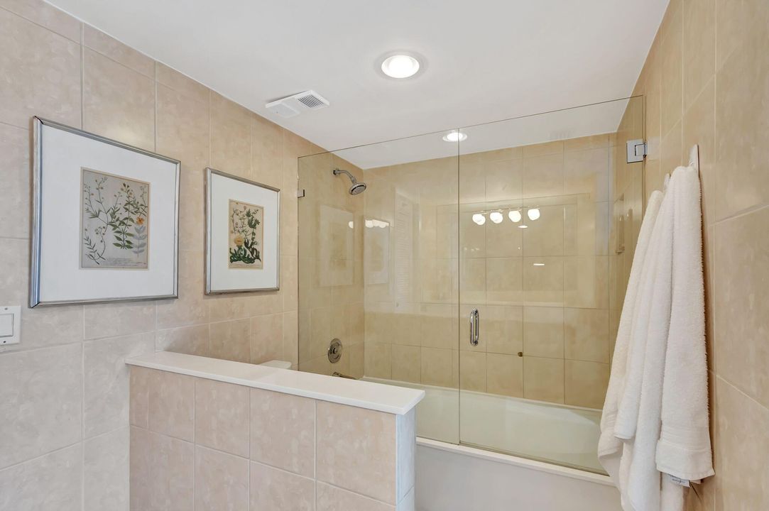 For Sale: $399,900 (2 beds, 2 baths, 1369 Square Feet)