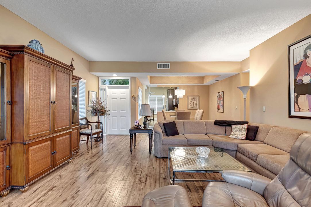 For Sale: $349,000 (2 beds, 2 baths, 1390 Square Feet)