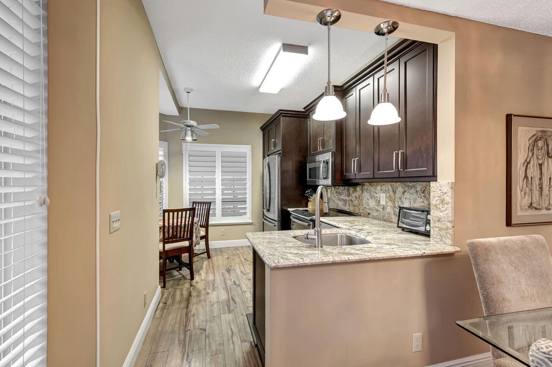 For Sale: $349,000 (2 beds, 2 baths, 1390 Square Feet)