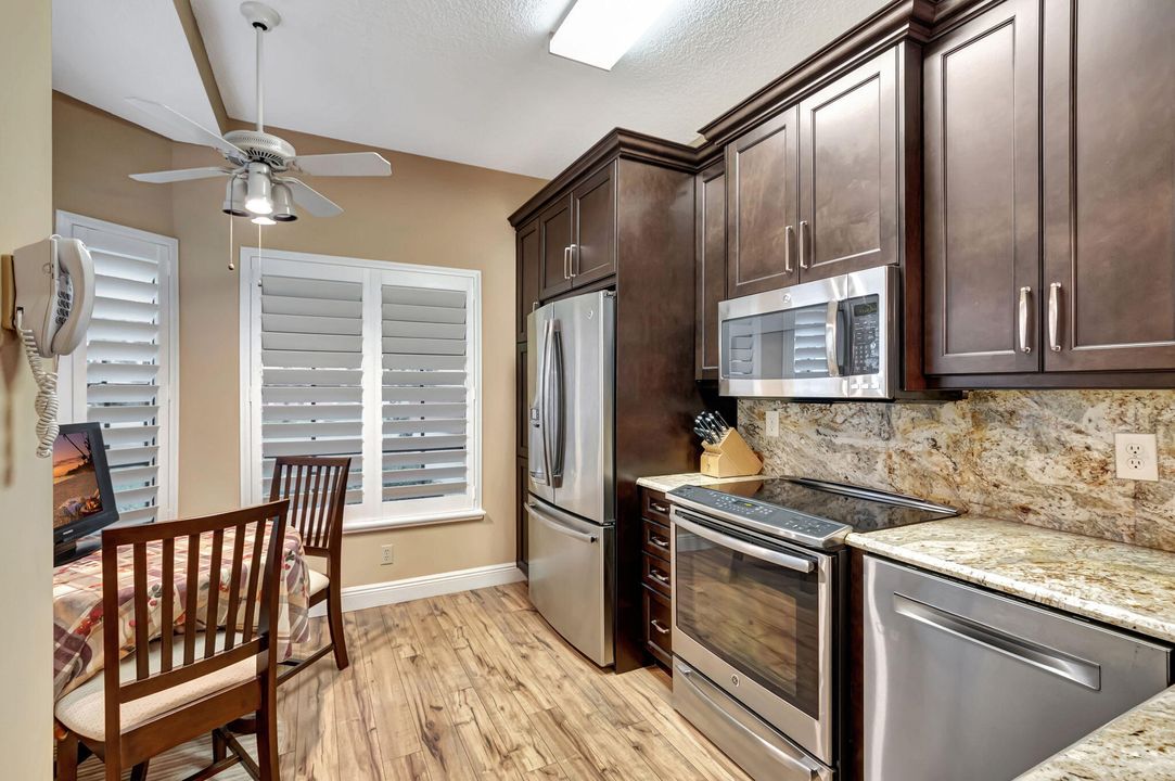 For Sale: $349,000 (2 beds, 2 baths, 1390 Square Feet)