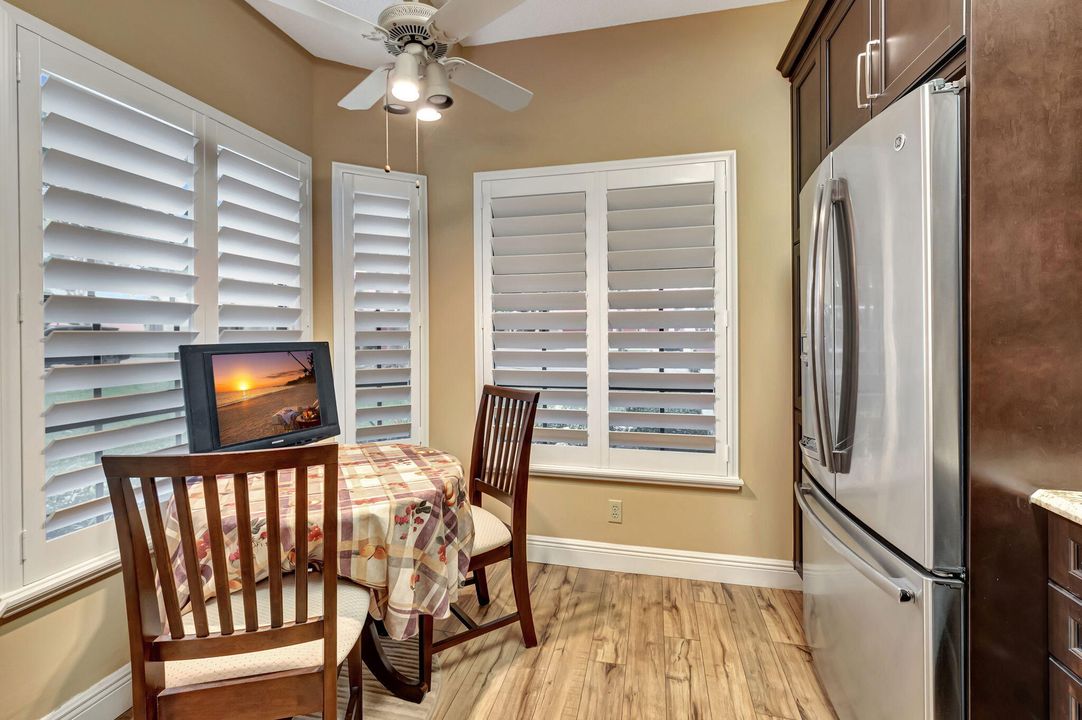 For Sale: $349,000 (2 beds, 2 baths, 1390 Square Feet)