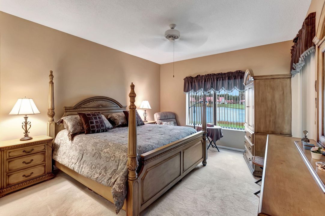 For Sale: $349,000 (2 beds, 2 baths, 1390 Square Feet)