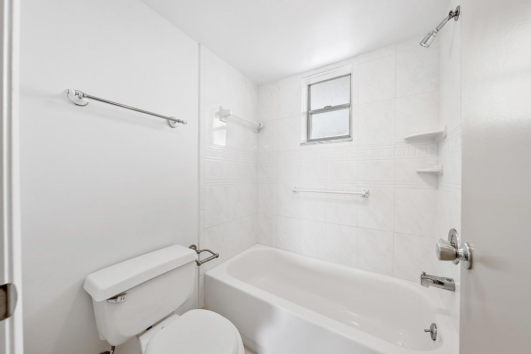 For Sale: $77,500 (1 beds, 1 baths, 894 Square Feet)