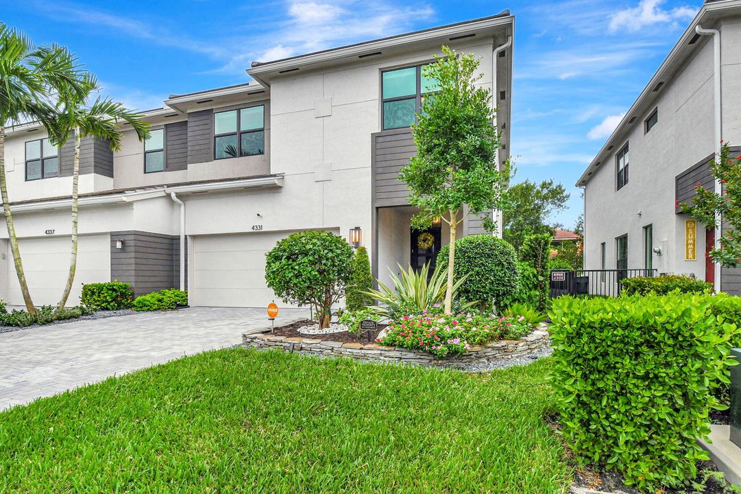 For Sale: $650,000 (3 beds, 2 baths, 2317 Square Feet)