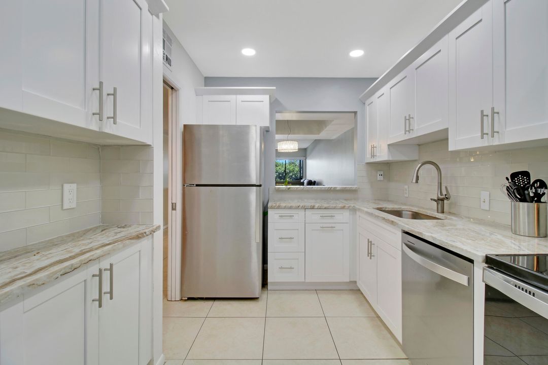 For Sale: $269,000 (2 beds, 2 baths, 1100 Square Feet)