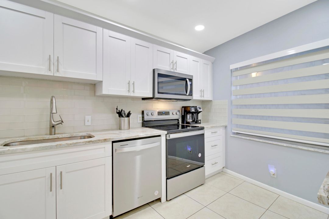 For Sale: $269,000 (2 beds, 2 baths, 1100 Square Feet)