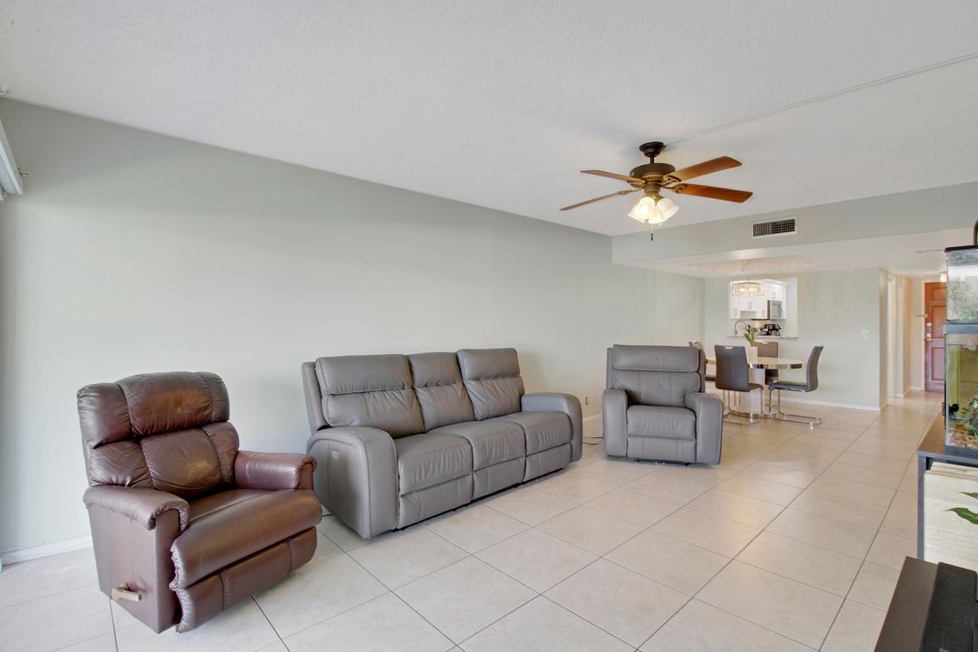 For Sale: $269,000 (2 beds, 2 baths, 1100 Square Feet)