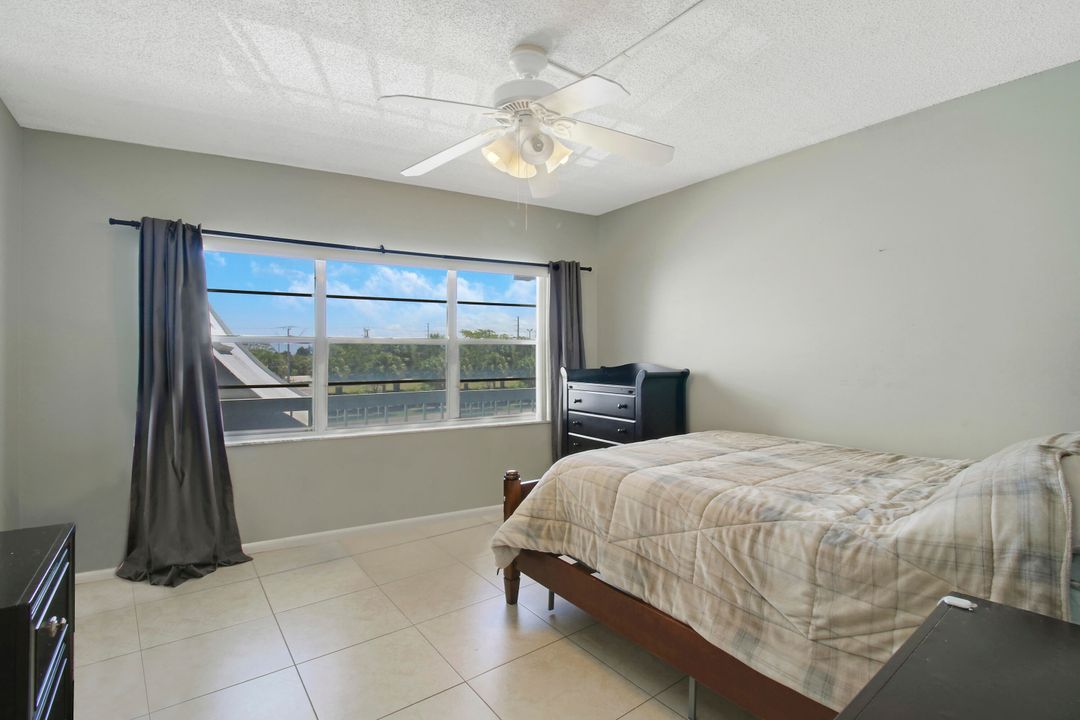 For Sale: $269,000 (2 beds, 2 baths, 1100 Square Feet)