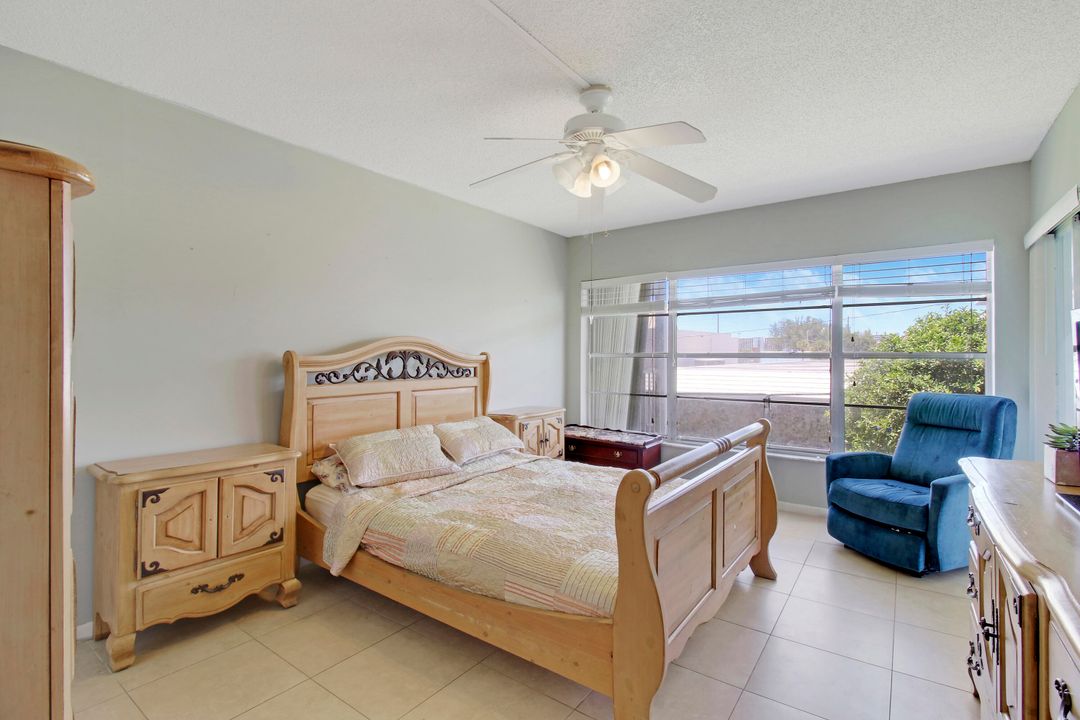 For Sale: $269,000 (2 beds, 2 baths, 1100 Square Feet)