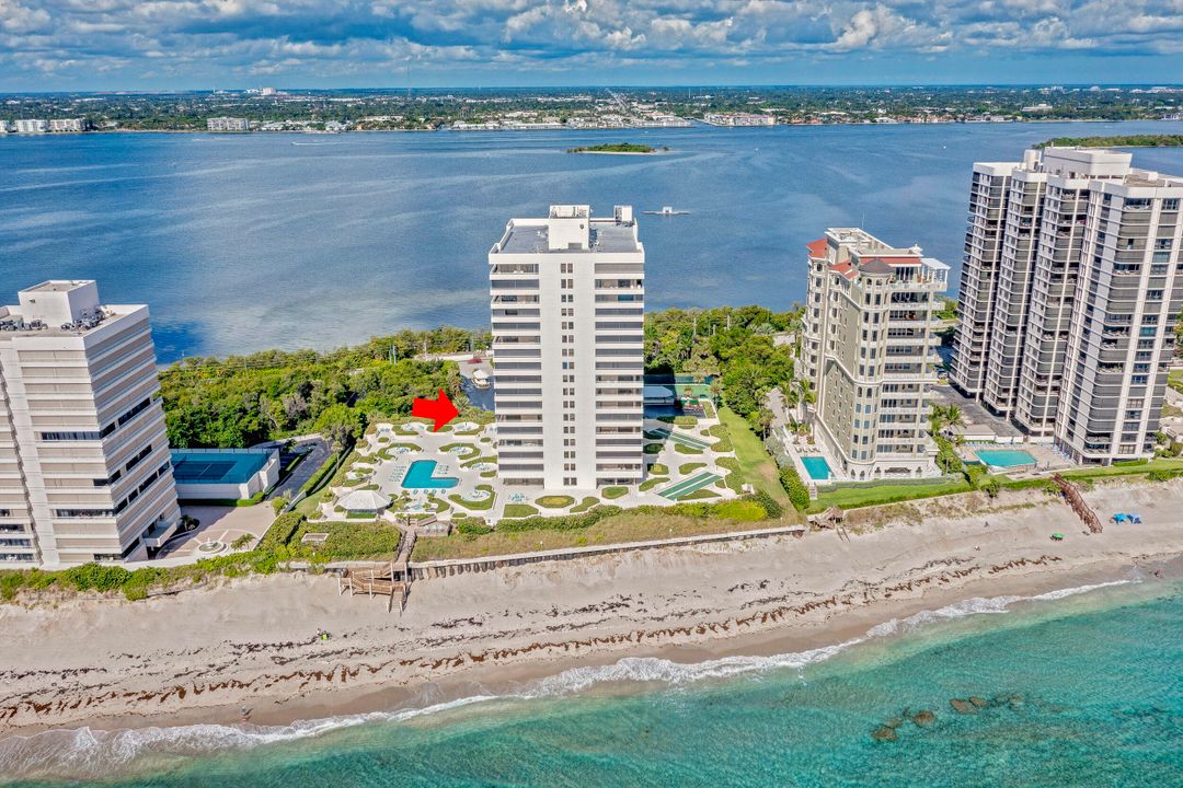 For Sale: $1,050,000 (3 beds, 2 baths, 2200 Square Feet)