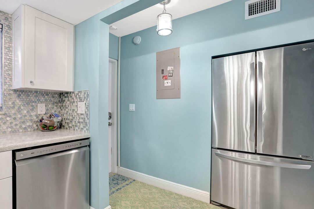 For Sale: $510,000 (2 beds, 2 baths, 1070 Square Feet)