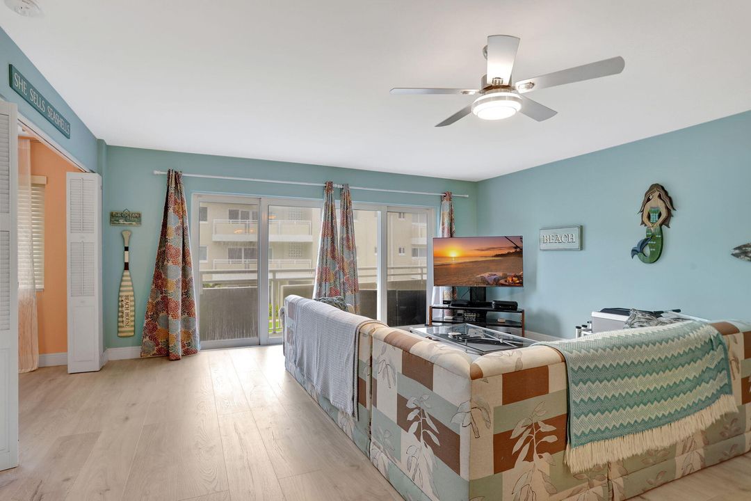 For Sale: $510,000 (2 beds, 2 baths, 1070 Square Feet)