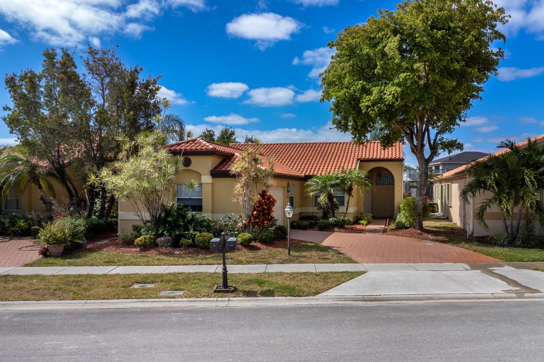 For Sale: $575,000 (3 beds, 2 baths, 1599 Square Feet)