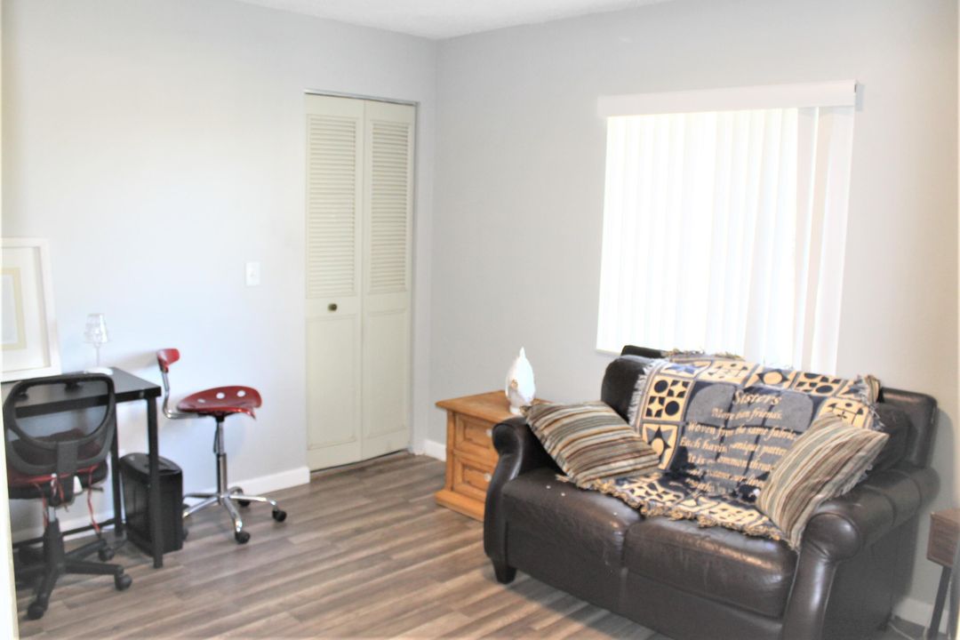 For Sale: $166,000 (2 beds, 1 baths, 935 Square Feet)