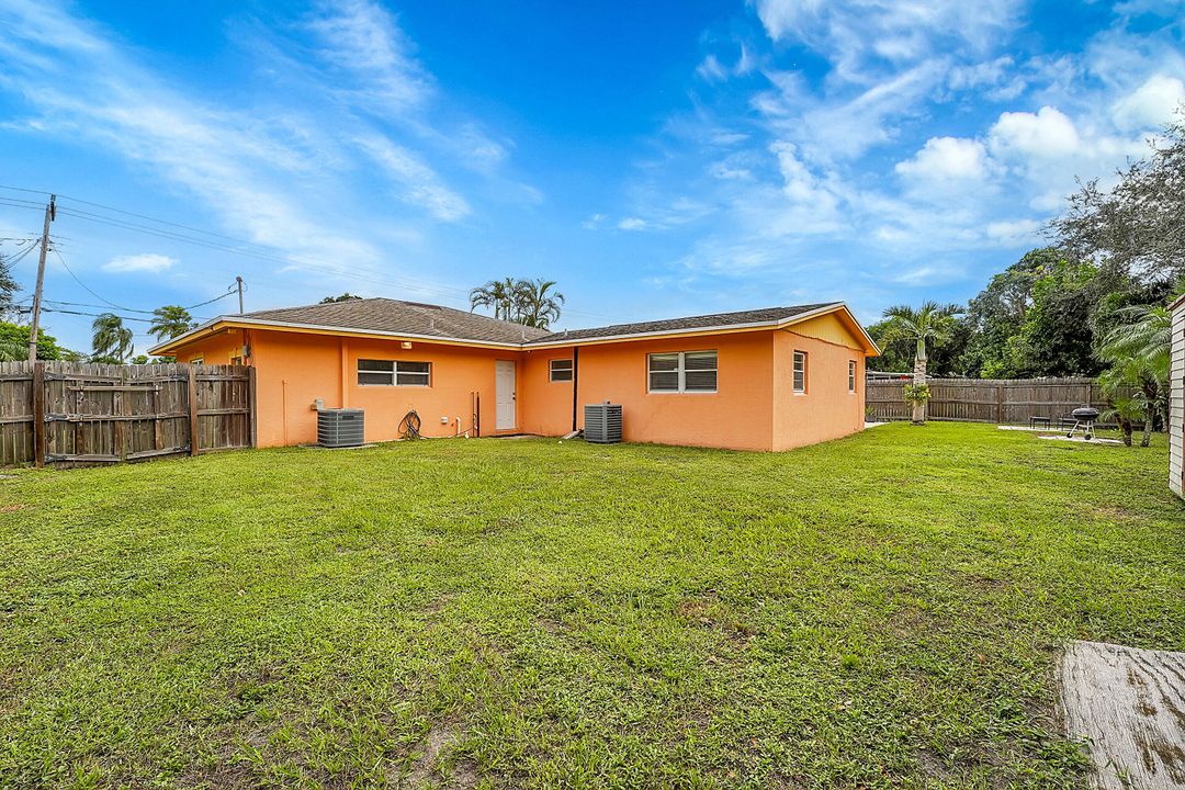 Active With Contract: $345,000 (3 beds, 2 baths, 2056 Square Feet)