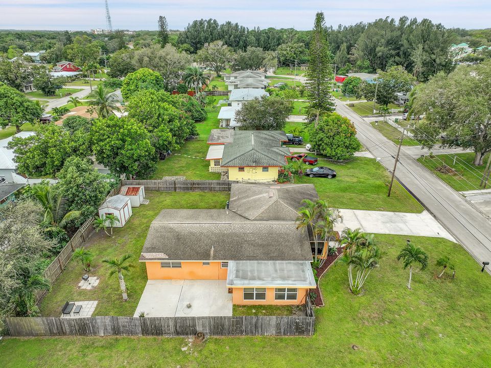 Active With Contract: $345,000 (3 beds, 2 baths, 2056 Square Feet)