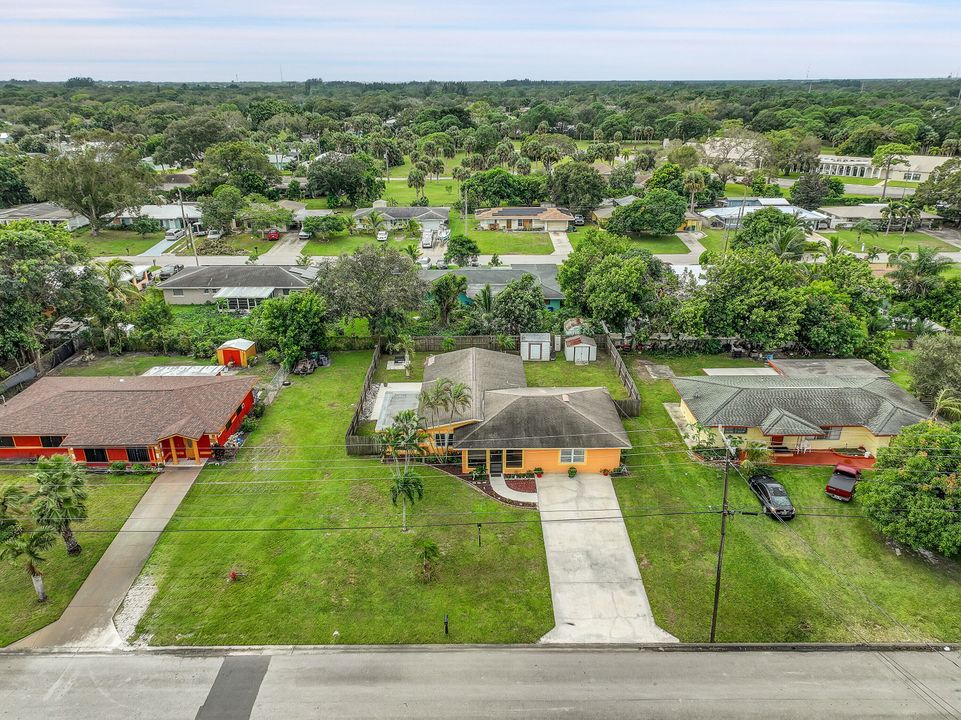 Active With Contract: $345,000 (3 beds, 2 baths, 2056 Square Feet)