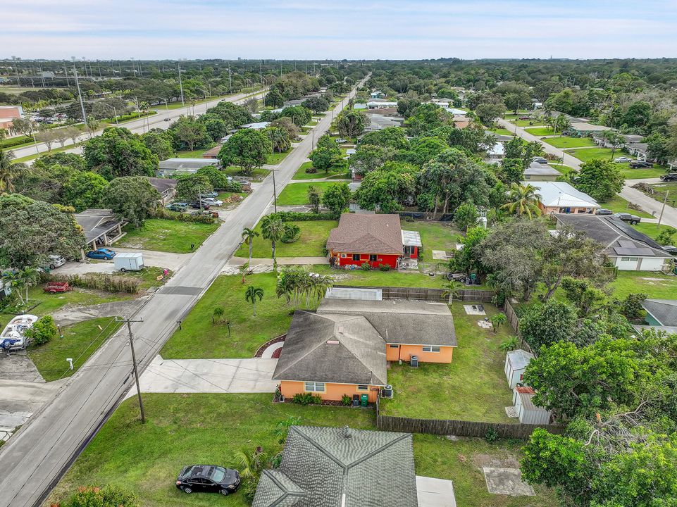 Active With Contract: $345,000 (3 beds, 2 baths, 2056 Square Feet)