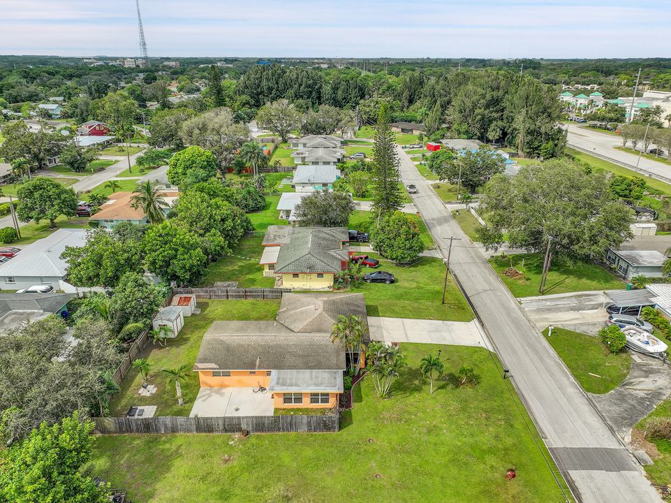 Active With Contract: $345,000 (3 beds, 2 baths, 2056 Square Feet)