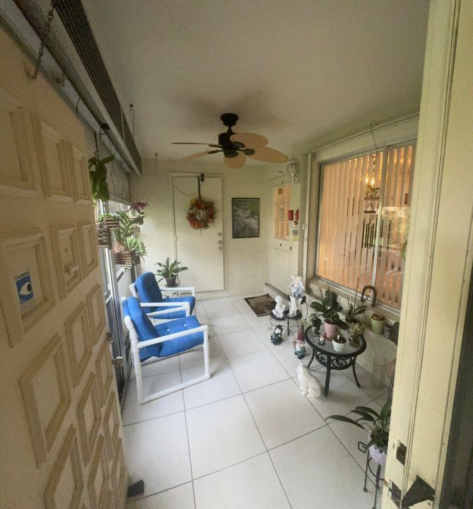 For Sale: $190,000 (2 beds, 2 baths, 937 Square Feet)