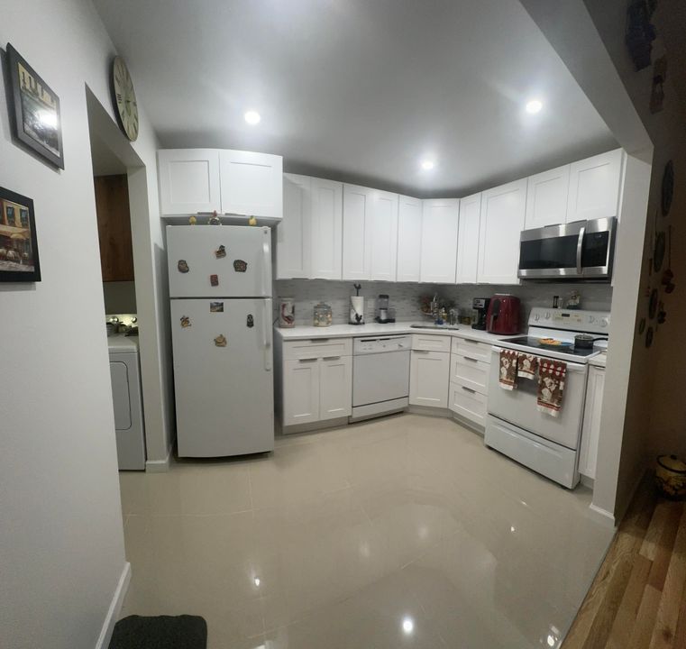 For Sale: $190,000 (2 beds, 2 baths, 937 Square Feet)