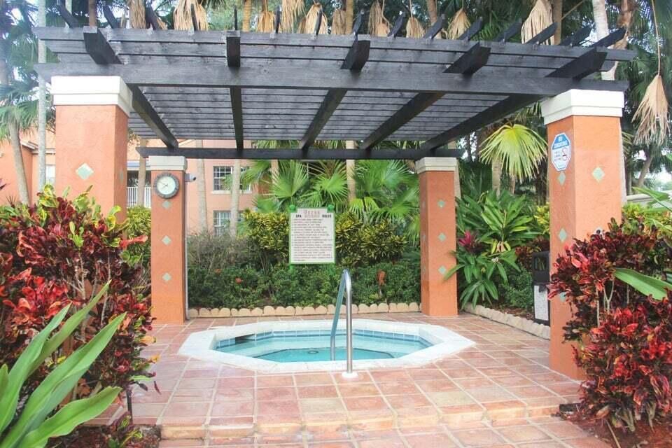 En Venta: $399,000 (3 camas, 2 baños, 1296 Pies cuadrados)