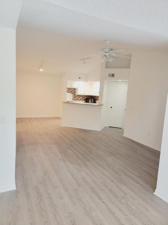 For Rent: $1,950 (2 beds, 2 baths, 1036 Square Feet)