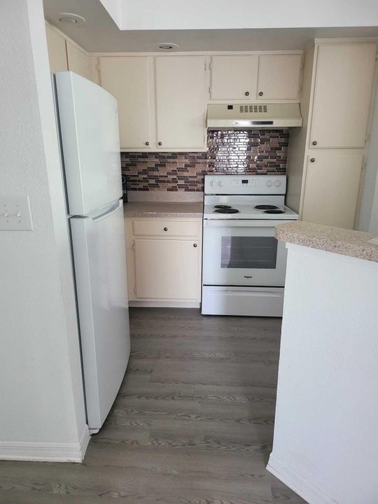 For Rent: $1,950 (2 beds, 2 baths, 1036 Square Feet)