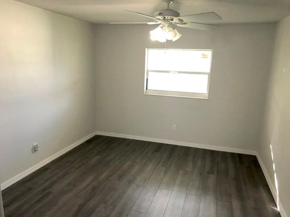 For Rent: $1,700 (1 beds, 1 baths, 696 Square Feet)