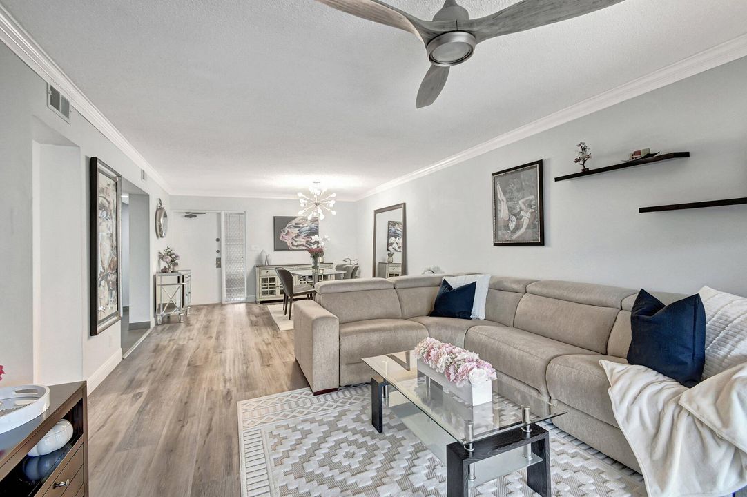 For Sale: $425,000 (2 beds, 2 baths, 1300 Square Feet)