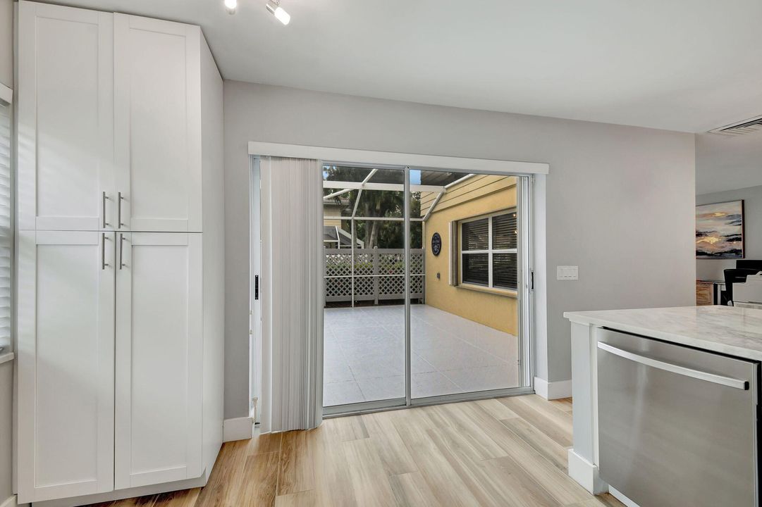 For Sale: $403,000 (2 beds, 2 baths, 1374 Square Feet)